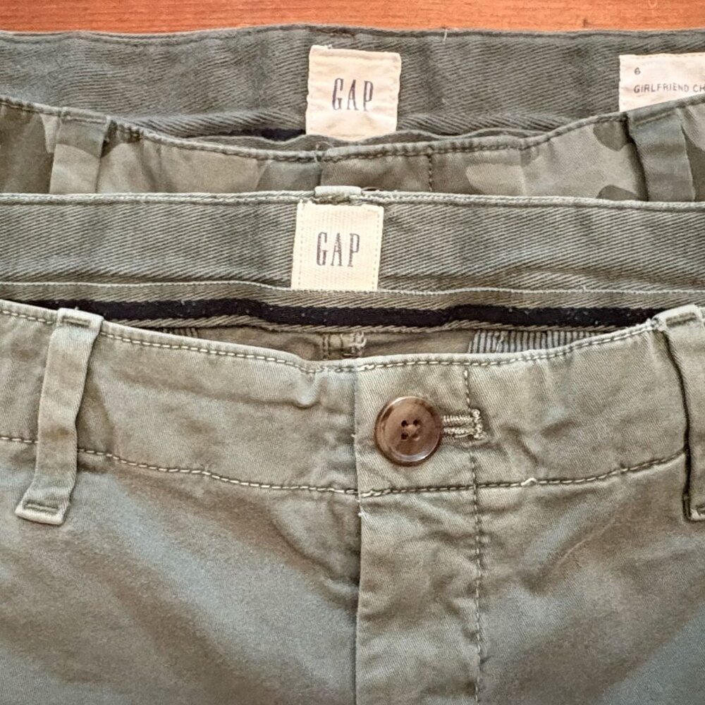 2 Pairs of GAP Girlfriend Cropped Pants/: Olive and Camo Size 4/6 - like new!! - Picture 3 of 4